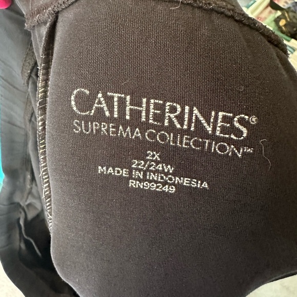 Suprema Ladies Pants - Picture 3 of 3